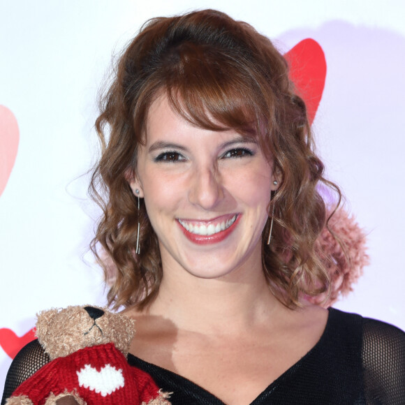 Léa François de "Plus Belle la Vie" (dans une robe courte Christophe Guillarmé en résille technique noire à manches évasées, bracelet Charriol) au photocall du Gala du Coeur au profit de l'association Mécénat Chirurgie Cardiaque dans la salle Gaveau de Paris, France, le 28 janvier 2019 © Giancarlo Gorassini/Bestimage