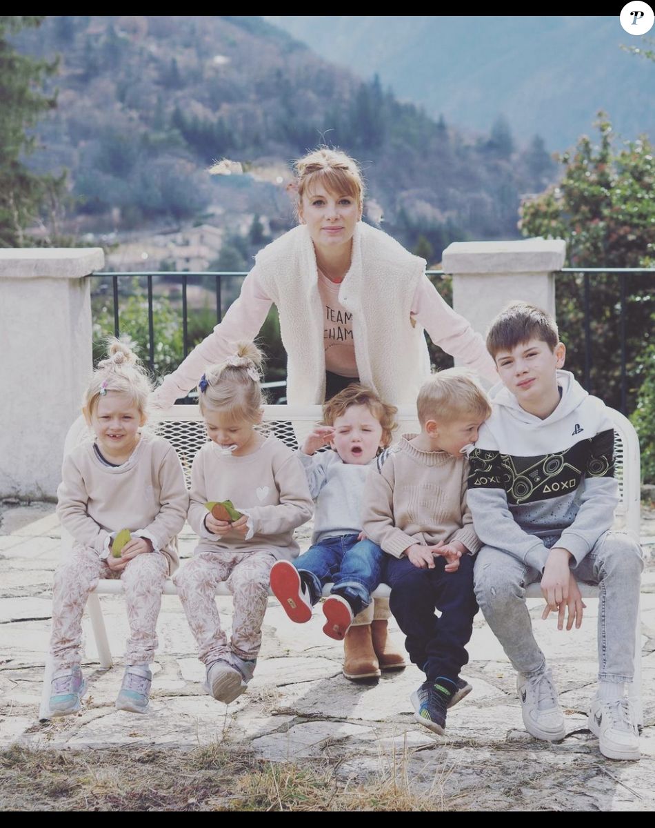 Florie Galli (Familles nombreuses, la vie en XXL) est la maman de cinq enfants, dont des triplés - Instagram
