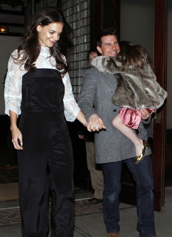 Tom Cruise, Katie Holmes et Suri dînent en famille au restaurant Buddakan à New York pour les 33 ans de l'actrice