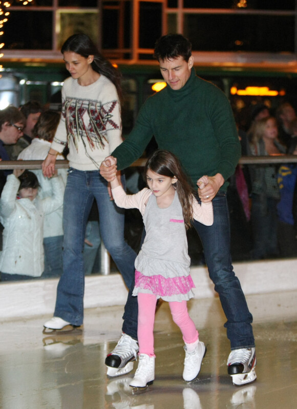 Katie Holmes et Tom Cruise emmènent leur fille Suri faire du patin à glace