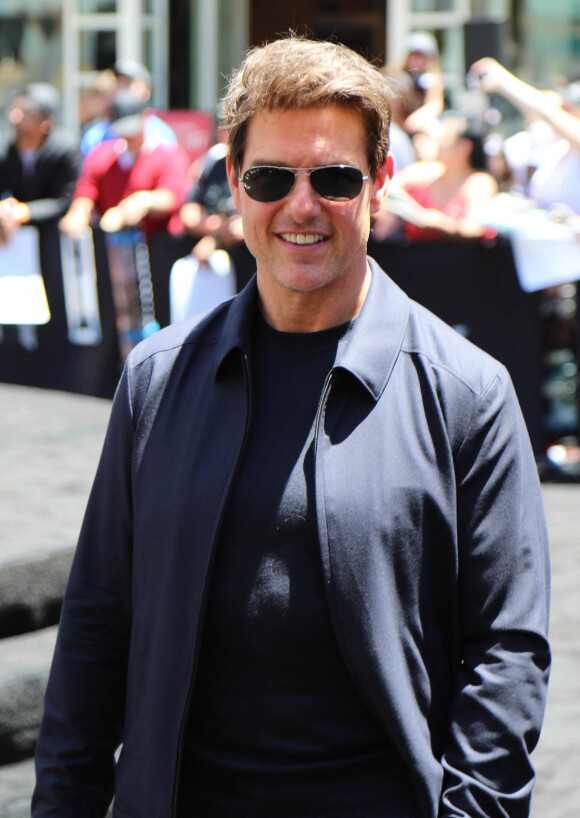 Tom Cruise - Universal Pictures dévoile un sarcophage de presque 23 mètres de hauteur lors du "Mummy Day", en l'honneur du film "The Mummy" à Hollywood, le 20 mai 2017. 