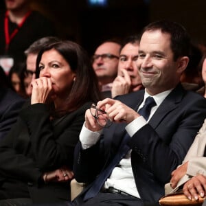 Anne Hidalgo était présente et enthousiaste lors du discours d'investiture de Benoît Hamon, après sa victoire à la primaire de la gauche à la Mutualité, à Paris