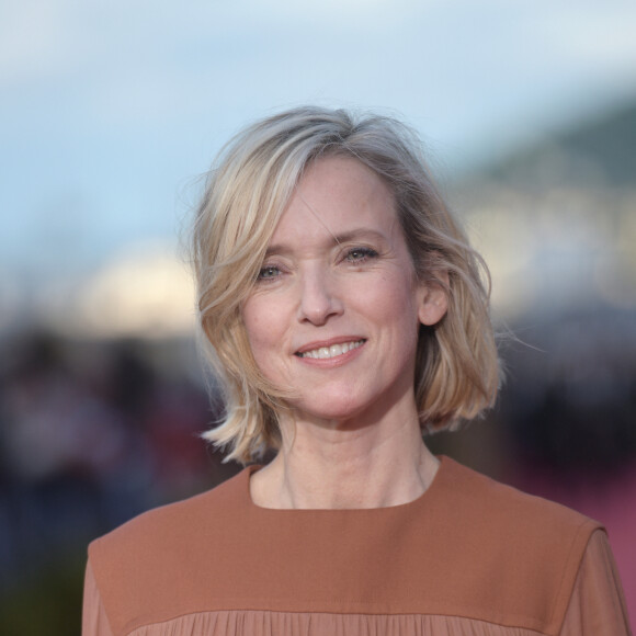 Léa Drucker - Arrivée des people à la cérémonie de clôture du 33ème Festival du Film Romantique de Cabourg, le 15 juin 2019. © Giancarlo Gorassini/Bestimage 