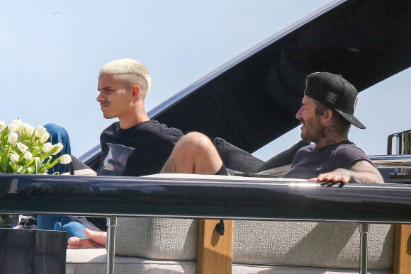 Exclusif - David et son fils Romeo Beckham profitent d'une journée ensoleillée pour se détendre avec des amis sur leur yacht à Miami, Floride, Etats-Un is, le 13 mars 2022.