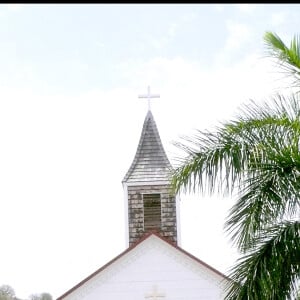 Alessandra Sublet, photo de son mariage avec Thomas : robe très ouverte et cérémonie idyllique à Saint Barthelemy