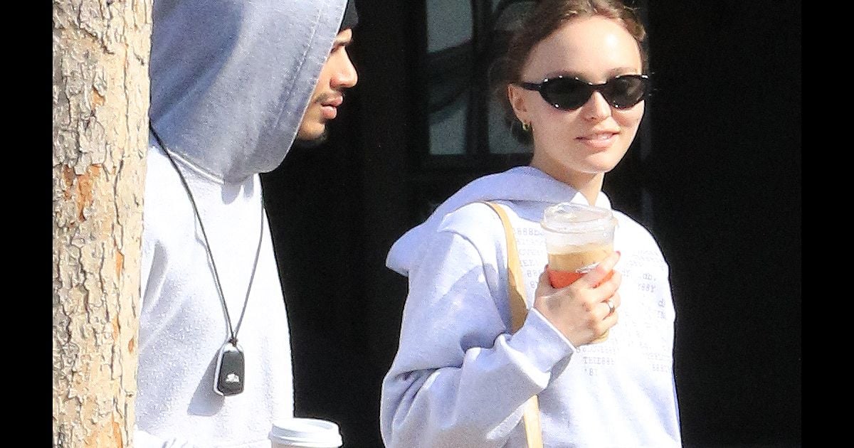 Lily-Rose Depp en couple : sortie complice avec son chéri Yassine dans les rues de Los Angeles Lily-Rose Depp en couple : sortie complice avec son chéri Yassine dans les rues de Los Angeles