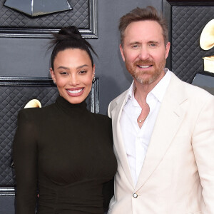 David Guetta et sa compagne Jessica au photocall de la 64ème édition des Grammy Awards au MGM Grand Garden à Las Vegas le 3 avril 2022.