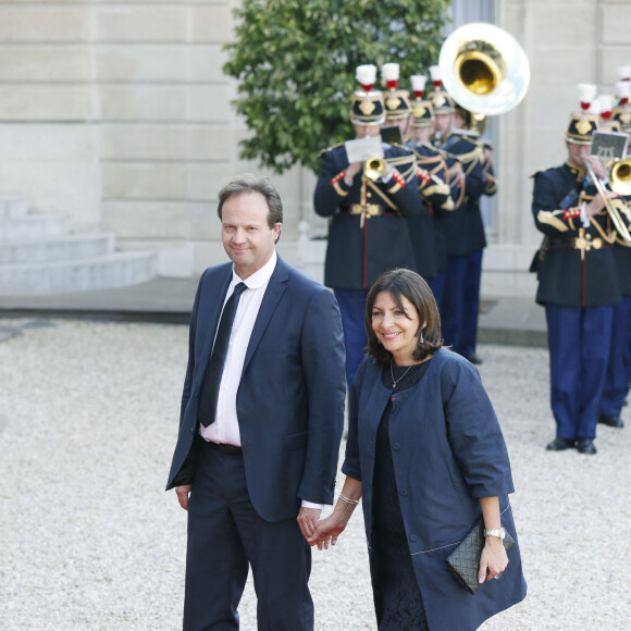 Anne Hidalgo et son mari, Jean-Marc Germain - Le roi Felipe VI et la reine Letizia d'Espagne, reçus par François Hollande, président de la République française, pour un dîner d' Etat au Palais de l'Elysée à Paris le 2 juin 2015.