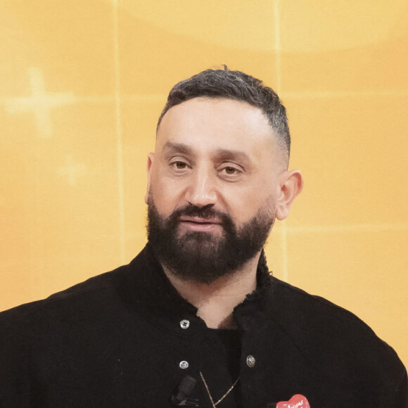 Exclusif - Cyril Hanouna sur le plateau de l'émission Touche pas à mon poste (TPMP) diffusée en direct sur C8 le 18 janvier 2022 © Jack Tribeca / Bestimage 