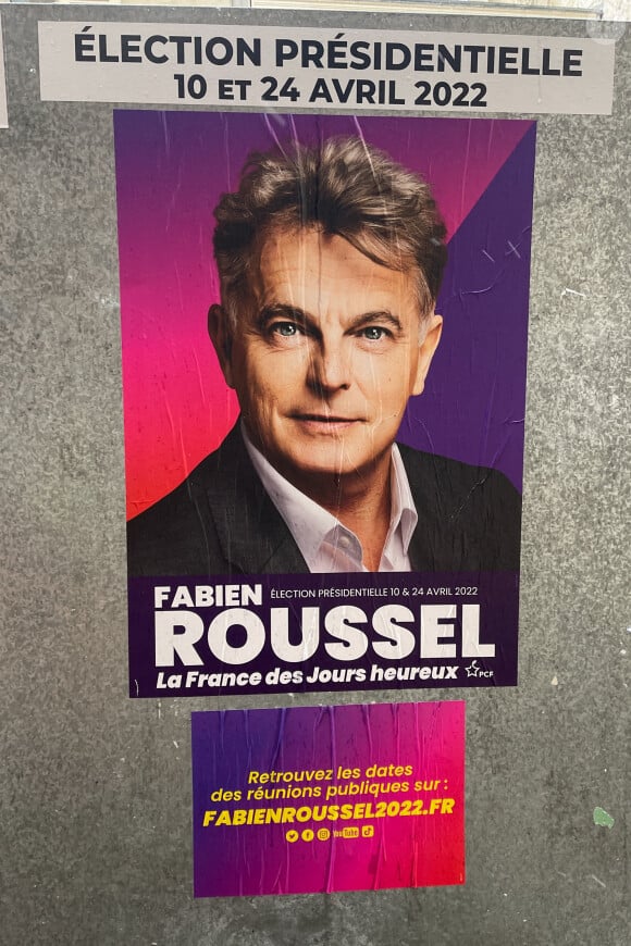 Fabien Roussel - Illustrations des affiches des candidats à l'élection présidentielle 2022 à Paris le 1er avril 2022
