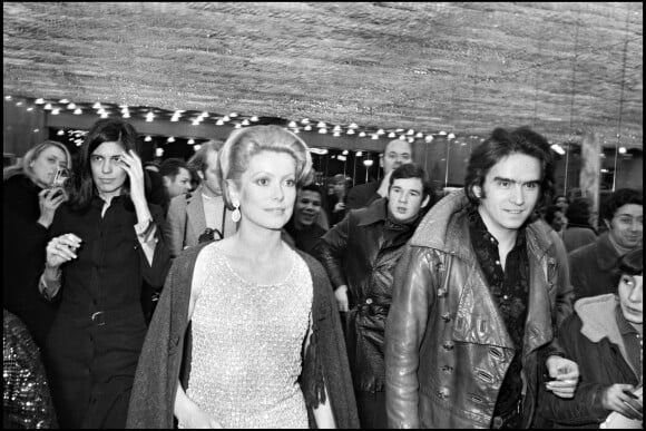 Archives - Catherine Deneuve et son mari David Bailey lors de la première du film "Peau d'âne" à Paris, en 1970.