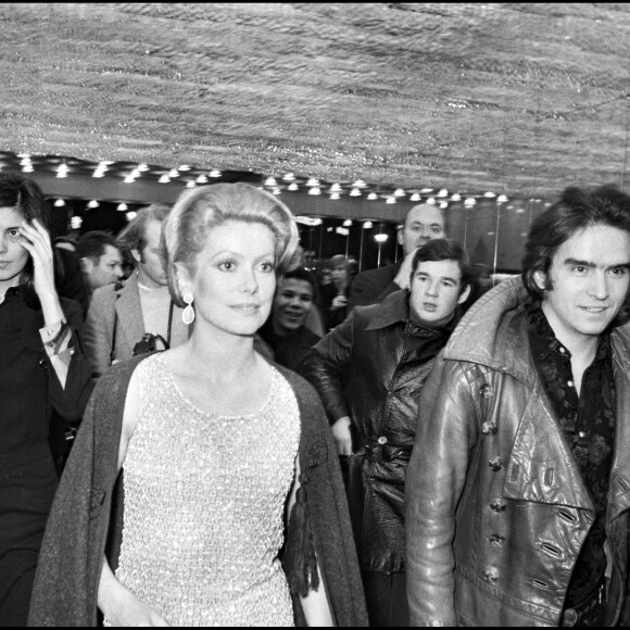 Archives - Catherine Deneuve et son mari David Bailey lors de la première du film "Peau d'âne" à Paris, en 1970.
