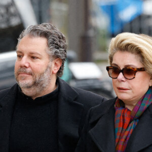 Carl Ganem, Catherine Deneuve - Arrivées aux obsèques de Gaspard Ulliel en l'église Saint-Eustache à Paris. Le 27 janvier 2022. © Jacovides-Moreau / Bestimage