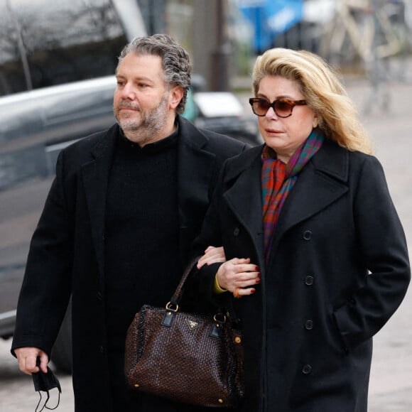 Carl Ganem, Catherine Deneuve - Arrivées aux obsèques de Gaspard Ulliel en l'église Saint-Eustache à Paris. Le 27 janvier 2022. © Jacovides-Moreau / Bestimage