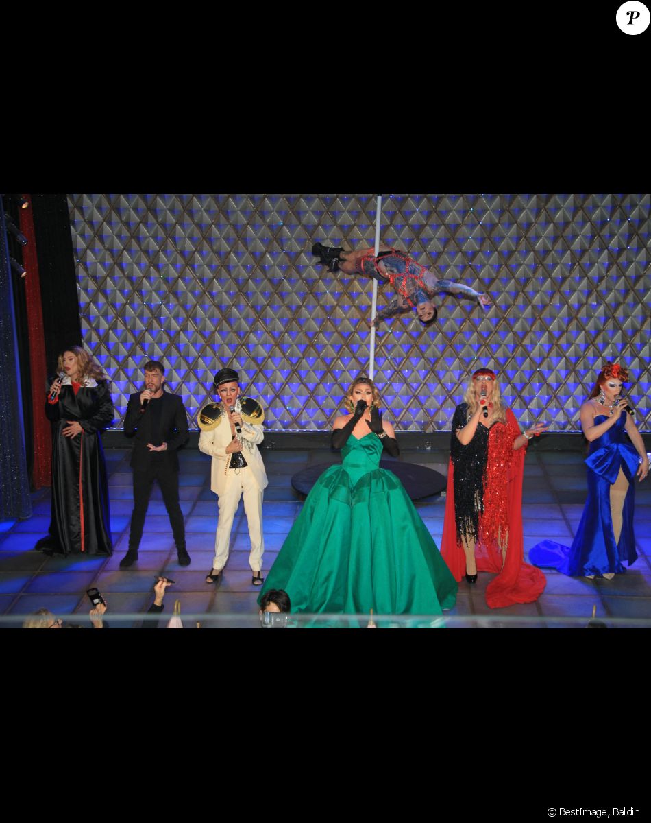 Exclusif - Dernière représentation du spectacle "Folle Illusion" à La Nouvelle Eve à Paris. Le 7 avril 2022. © Baldini / Bestimage