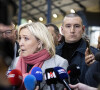 Marine Le Pen, candidate à l'élection présidentielle, en campagne sur le marché de Haguenau, le 1er avril 2022