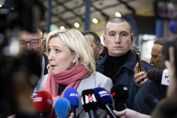 Marine Le Pen, candidate à l'élection présidentielle, en campagne sur le marché de Haguenau, le 1er avril 2022