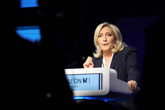 Marine Le Pen, candidate pour le parti RN, Rassemblement National, aux élections présidentielles 2022, tient un meeting de campagne à Saint-Martin-de-Lacaussade pres de Blaye en Haute-Gironde le 25 mars 2022