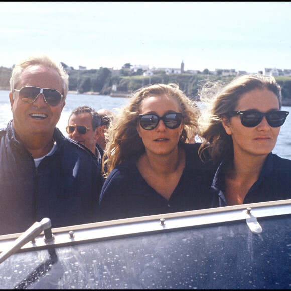 Marine Le Pen avec son père Jean-Marie et sa soeur Marie-Caroline en 1987 à la Trinité-sur-Mer