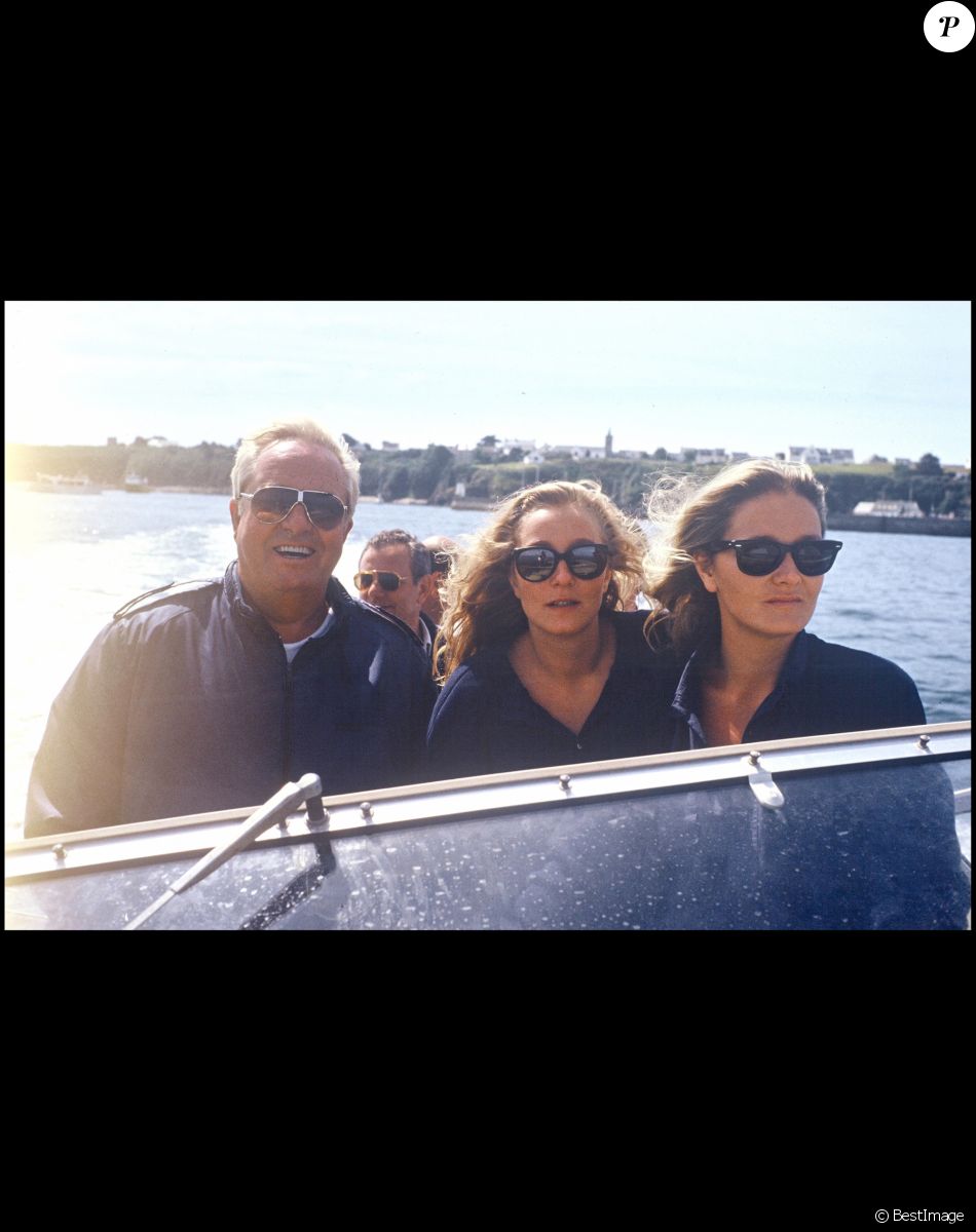 Marine Le Pen avec son père Jean-Marie et sa soeur Marie-Caroline en 1987 à la Trinité-sur-Mer