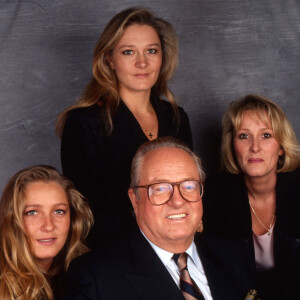 Archives - Jean Marie Le Pen et ses filles Marie-Caroline, Yann, Marine