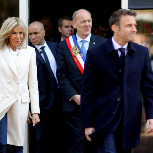 Daniel Fasquelle maire du Touquet - Le président Emmanuel Macron et sa femme Brigitte votent pour le premier tour de l'élection présidentielle au Touquet le 10 avril 2022. © Dominique Jacovides / Bestimage 