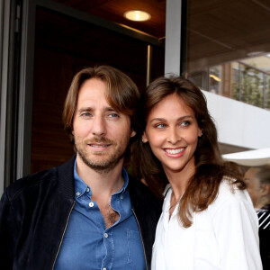 Ophélie Meunier et son mari Mathieu Vergne au village lors des Internationaux de France de Tennis de Roland Garros à Paris le 1er juin 2018. © Dominique Jacovides-Cyril Moreau / Bestimage