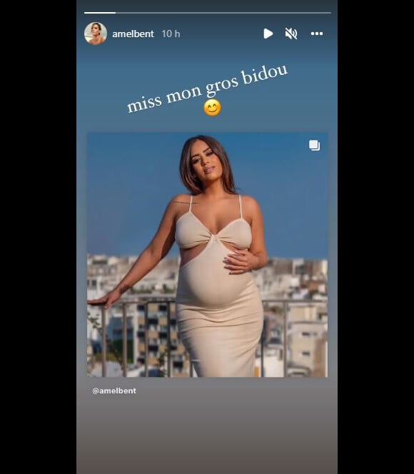 Amel Bent en manque de son ventre rond. Photo publiée sur Instagram le 11 avril 2022.