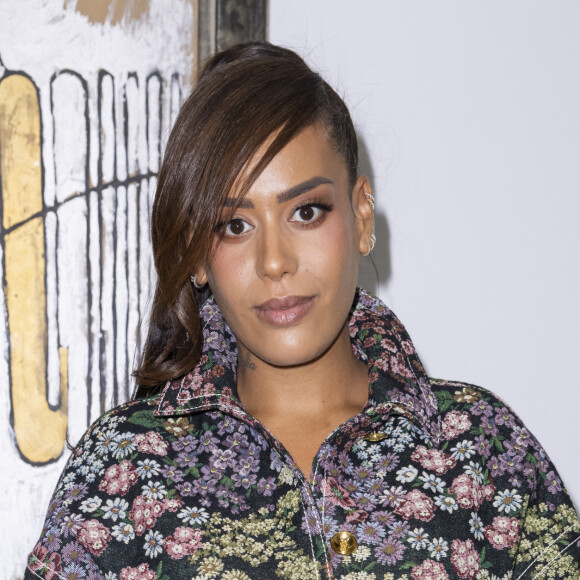 Amel Bent au front row du défilé de mode Giambattista Valli lors de la la Fashion Week printemps/été 2022 à Paris, France © Olivier Borde/Bestimage 