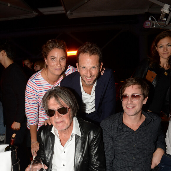 Laurent Milchior (gérant du groupe Etam) avec sa femme Stéphanie, Jacques Dutrons et son fils Thomas Dutronc - Soirée de la 9ème édition du "Etam Live Show" (Etam Lingerie) lors de la fashion week à Paris, le 27 septembre 2016. La marque Etam fête ses 100 ans en 2016. © Rachid Bellak/Bestimage