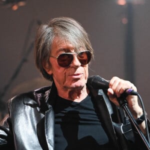 Jacques Dutronc et Thomas Dutronc en showcase de leur tournée "Dutronc & Dutronc" au Centre Evénementiel de Courbevoie le 11 avril 2022. Jacques et Thomas Dutronc se rejoignent sur scène pour une tournée unique ! Père et fils, monstres sacrés de la scène française, vous donnent rendez-vous pour des concerts exceptionnels sous le signe du partage et de la complicité. Deux artistes hors du commun à retrouver sur les routes de France. © Coadic Guirec/Bestimage 