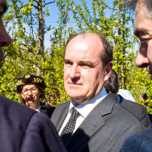 Le premier ministre Jean Castex se rend dans le Tarn-et-Garonne à la rencontre des arboriculteurs qui ont passé leurs précédentes nuits à défendre leur culture contre le gel le 5 avril 2022.
