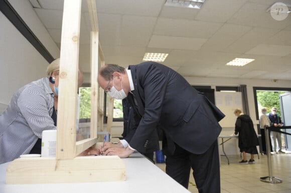 Le Premier ministre, Jean Castex vote pour les élections départementales et régionales à Prades, France, le 20 juin 2021