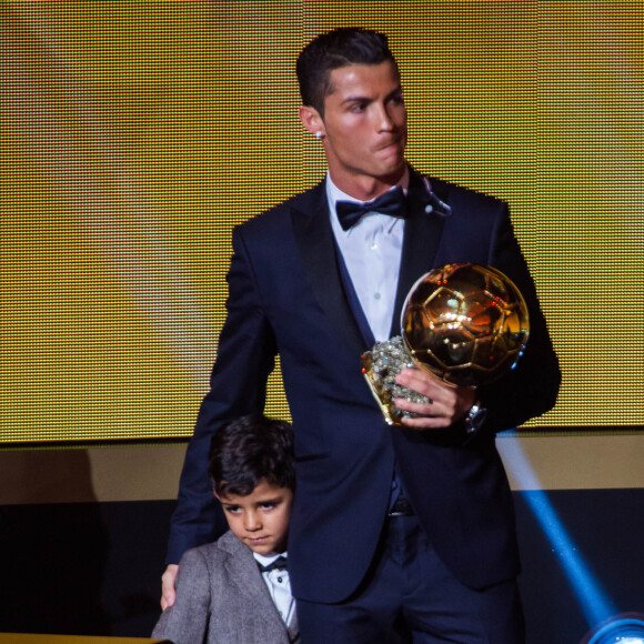 Cristiano Ronaldo et son fils Cristiano Ronaldo Junior - Gala FIFA Ballon d'Or 2014 à Zurich, le 12 janvier 2015.