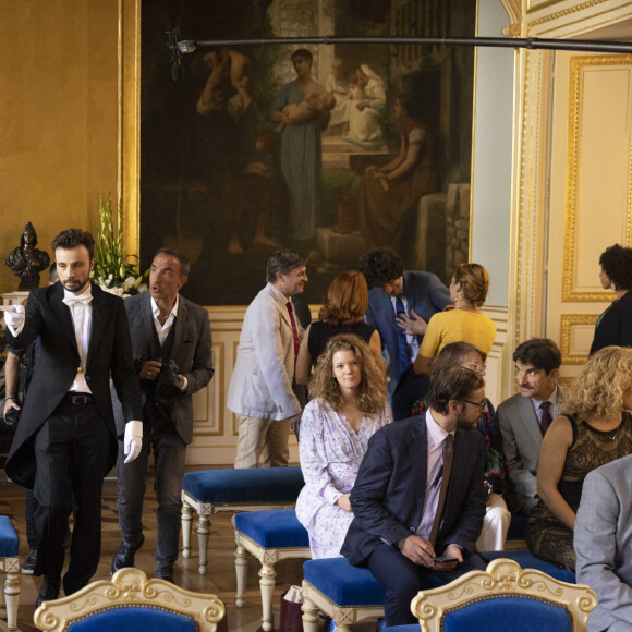 Exclusif - Tom Villa et Nikos Aliagas - Séquence "Le mariage" - Tournage du téléfilm " Ils s'aiment... enfin presque ", qui sera diffusé le lundi 18 avril à 21h10 sur TF1. © Cyril Moreau / Bestimage