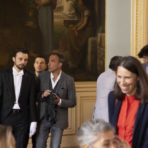 Exclusif - Tom Villa et Nikos Aliagas - Séquence "Le mariage" - Tournage du téléfilm " Ils s'aiment... enfin presque ", qui sera diffusé le lundi 18 avril à 21h10 sur TF1. © Cyril Moreau / Bestimage