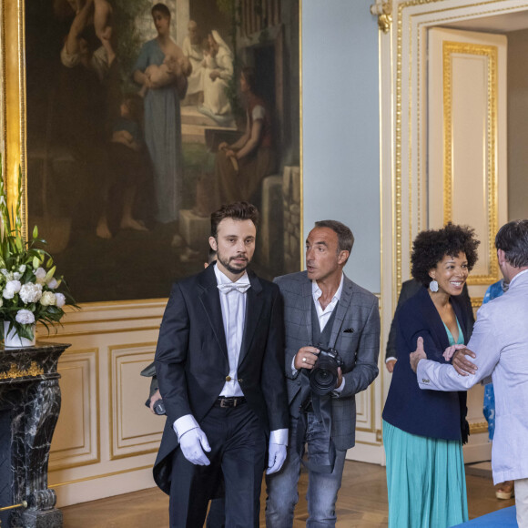 Exclusif - Tom Villa et Nikos Aliagas - Séquence "Le mariage" - Tournage du téléfilm " Ils s'aiment... enfin presque ", qui sera diffusé le lundi 18 avril à 21h10 sur TF1. © Cyril Moreau / Bestimage