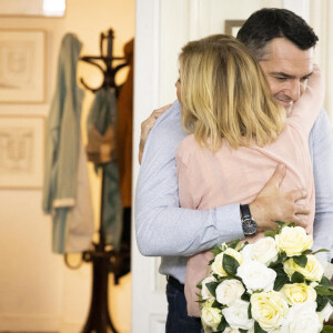 Exclusif - Arnaud Ducret et Michèle Laroque - Tournage du téléfilm " Ils s'aiment... enfin presque ", qui sera diffusé le lundi 18 avril à 21h10 sur TF1. © Cyril Moreau / Bestimage