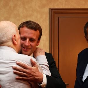 Exclusi - Juliette Carré, son mari Michel Bouquet, le président de la République française Emmanuel Macron, Jean-Claude Camus et sa femme la Première Dame Brigitte Macron (Trogneux) dans les loges après la représentation - Le président de la République française et sa femme la Première Dame sont allés à la représentation de la pièce de théâtre "Le Tartuffe" au théâtre de La Porte Saint-Martin à Paris, France, le 14 octobre 2017. © Sébastien Valiela/Bestimage 