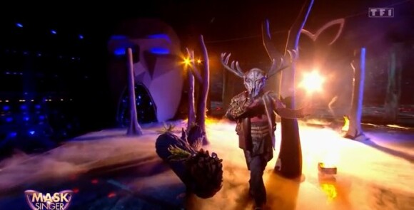 Le Cerf dans l'émission "Mask Singer" du 6 mai 2022.