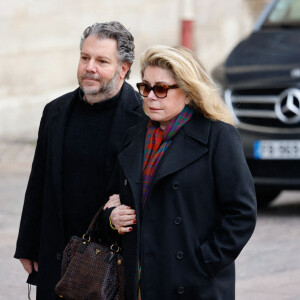 Carl Ganem, Catherine Deneuve - Obsèques de Gaspard Ulliel en l'église Saint-Eustache à Paris. Le 27 janvier 2022. © Jacovides-Moreau / Bestimage