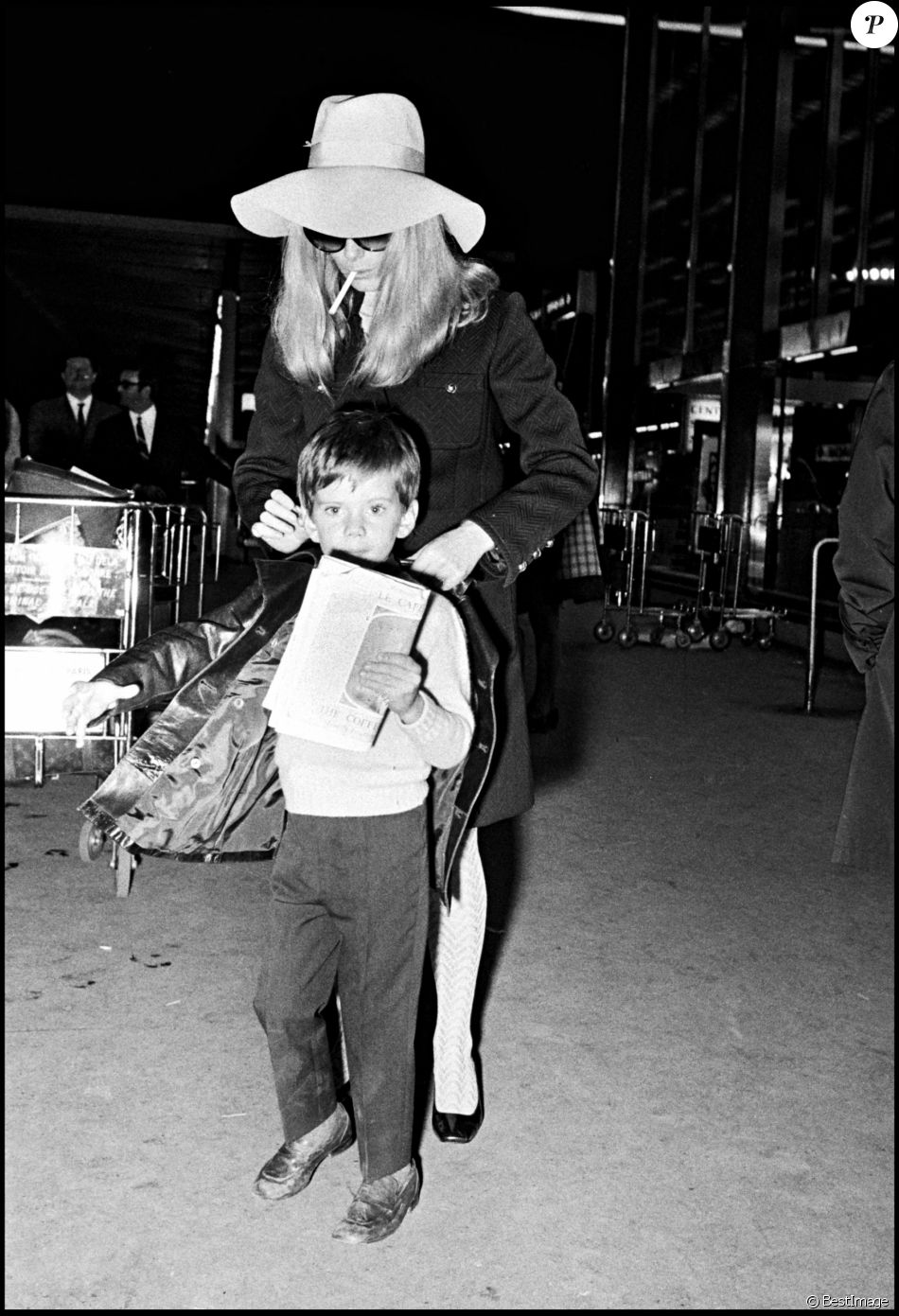 Archives - Catherine Deneuve Et Son Fils Christian Vadim Dans Un ...