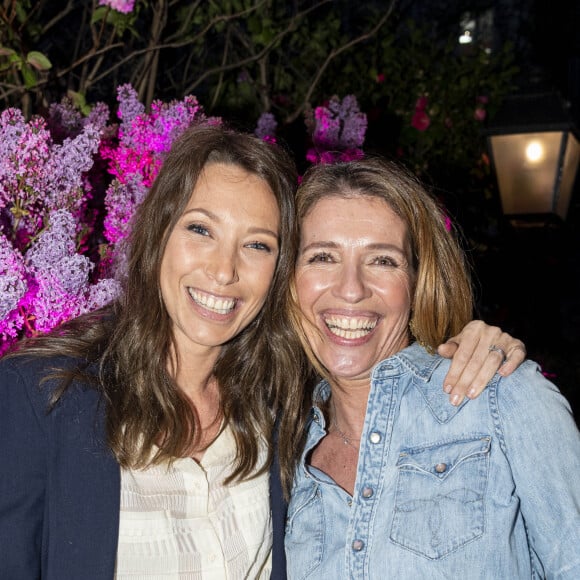 Laura Smet et Carole Chrétiennot - Remise du prix littéraire "La Closerie des Lilas" à la Closerie des Lilas à Paris le 12 avril 2022. © Pierre Perusseau/Bestimage