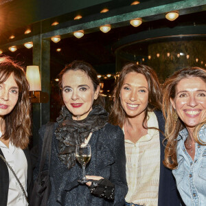 Anne Parillaud, Amélie Nothomb, Laura Smet et Carole Chrétiennot - Remise du prix littéraire "La Closerie des Lilas" à la Closerie des Lilas à Paris le 12 avril 2022. © Pierre Perusseau/Bestimage