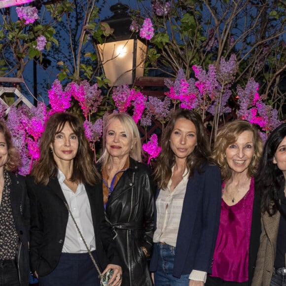 Adélaïde de Clermont-Tonnerre, Stéphanie Janicot, Sarah Biasini, Anne Parillaud, Laure Adler, Laura Smet, Emmanuelle de Boysson, Salomé Lelouch, Jessica Nelson - Remise du prix littéraire "La Closerie des Lilas" à la Closerie des Lilas à Paris le 12 avril 2022 © Pierre Perusseau/Bestimage