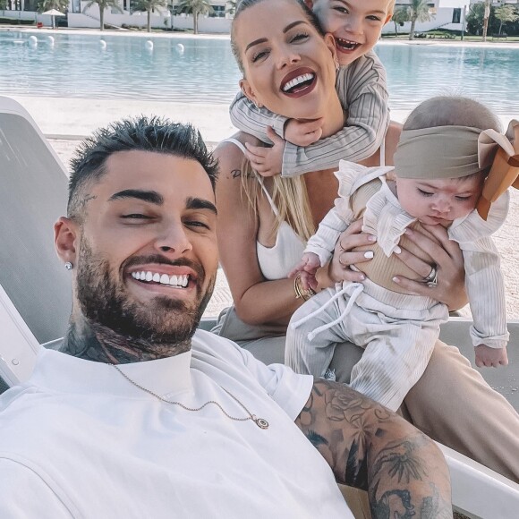 Jessica Thivenin et Thibault Garcia, couple amoureux et comblé par leurs deux enfants Maylone et Leewane.