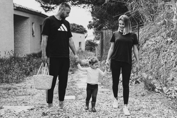 Luka Karabatic, Jeny Priez et leur fille Deva. Avril 2020.