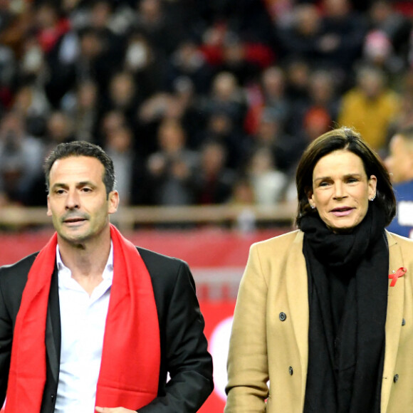 Ludovic Giuly et la princesse Stéphanie de Monaco donnent le coup d'envoi du match de Ligue 1 opposant l'AS Monaco au Paris Saint-Germain, au stade Louis-II, à Monaco, le 15 janvier 2020. Le PSG a gagné 4-1. Match au profit de Fight Aids Monaco. © Bruno Bebert/Bestimage
