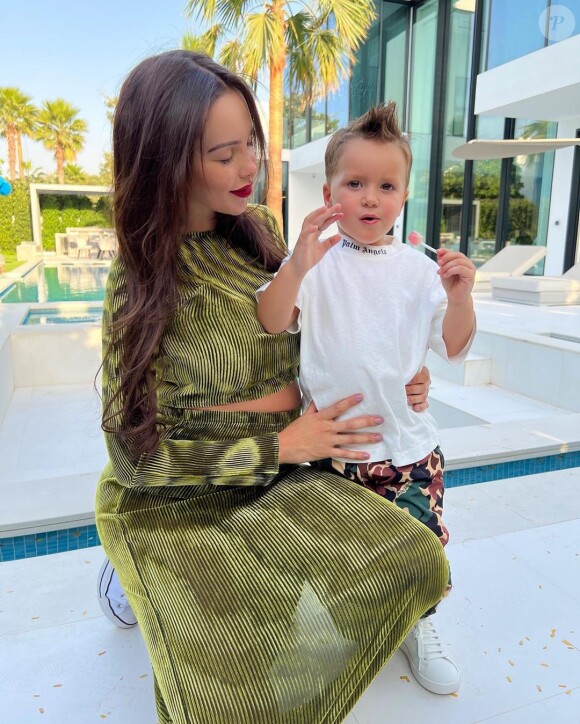 Nabilla Vergara avec son fils Milann