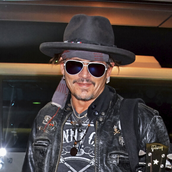 Johnny Depp arrive à l'aéroport de Tokyo au Japon le 20 juin 2017.